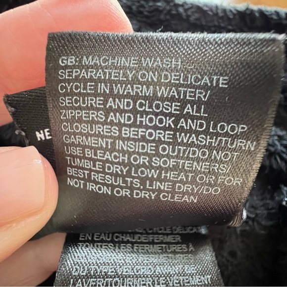 ⭐️ THE NORTH FACE Girls Osito Full Zip Fleece Jacket Black Size XL 18 - Picture 13 of 17